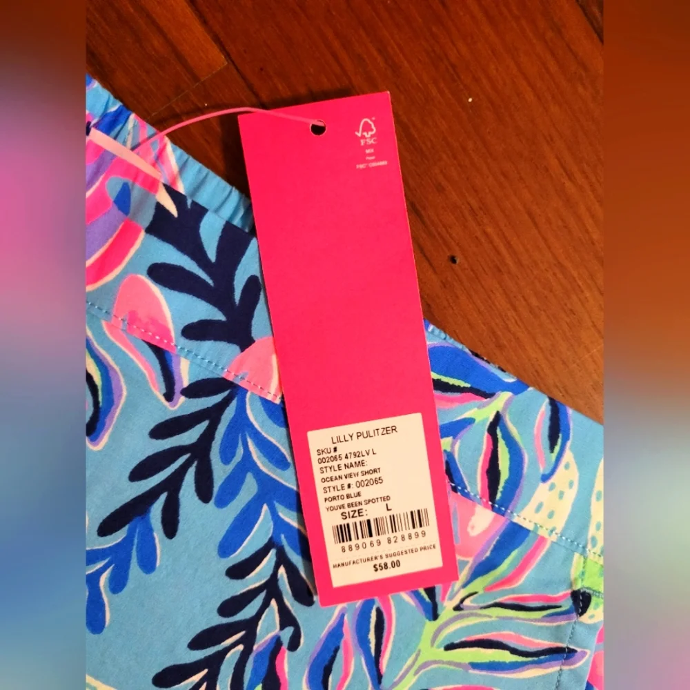 SOLD- NWT Lilly Pulitzer Ocean View shorts - L - Picture 3 of 3